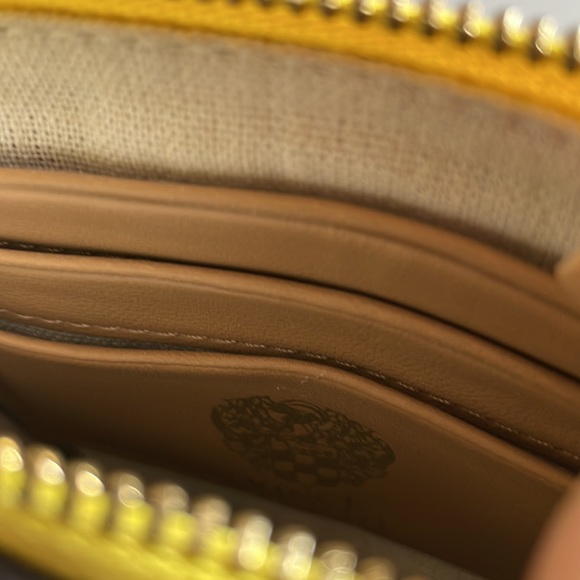 Vince Camuto Slim phone case Crossbody in lemon yellow - Picture 11 of 16
